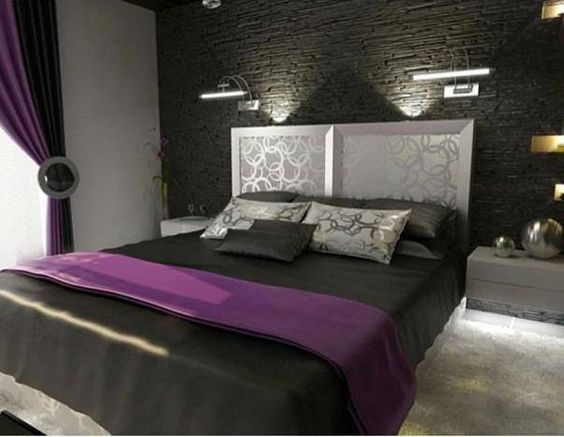 Chambre grise moderne avec une petite touche de violet